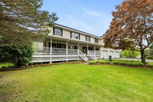 31789 Lakeway Drive Ne, Cambridge, MN 55008