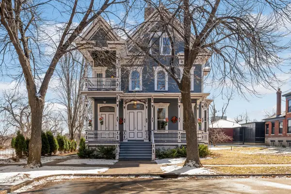 56 Irvine Park #2, Saint Paul, MN 55102