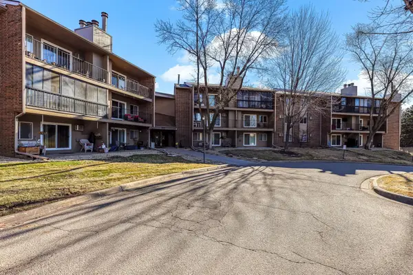 3850 Plymouth Boulevard #323, Minneapolis, MN 55446