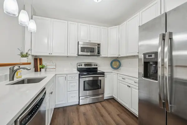 12761 Collegeview Drive #201, Eden Prairie, MN 55347