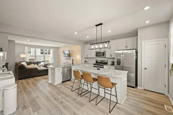 799 Roselyn Drive, Victoria, MN 55386