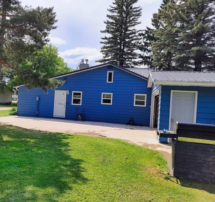 704 Martha Avenue N, Thief River Falls, MN 56701 - #2