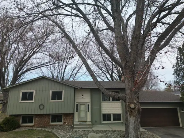 242 Stephen Court, Chaska, MN 55318