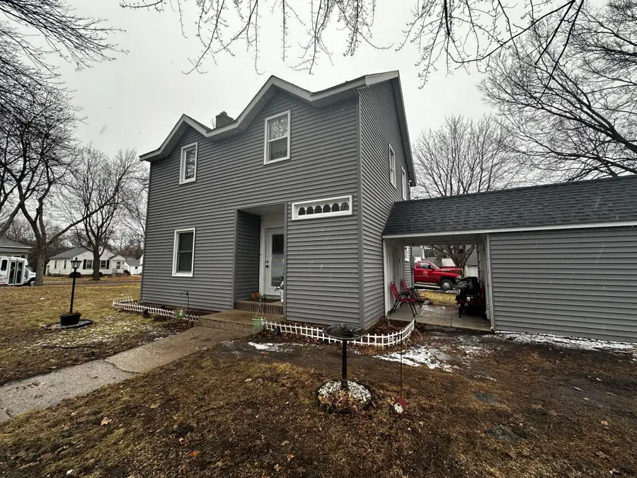 806 E Lincoln Avenue, Montevideo, MN 56265 - #2