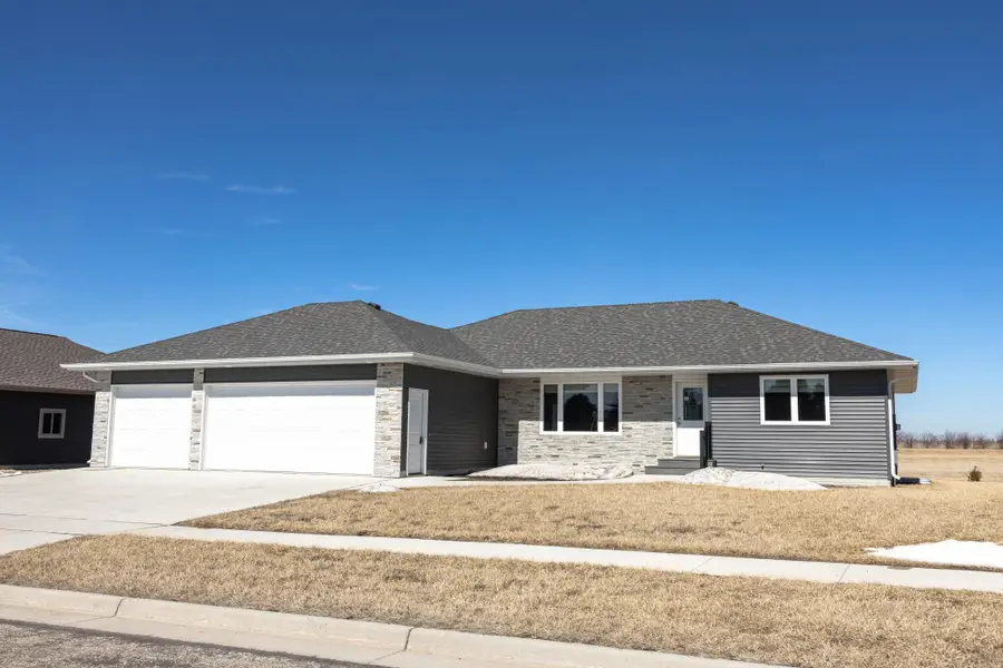 560 Hill Crest Street, Edgerton, MN 56128 - #2