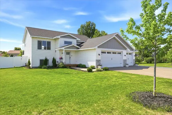 811 Brady Lane, New Richmond, WI 54017