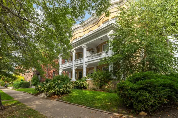 579 Summit Avenue #105, Saint Paul, MN 55102