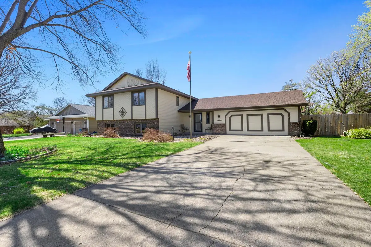 1286 Emerald Lane, Shakopee, MN 55379 - #1