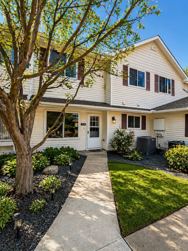 7570 15th Street Lane N, Saint Paul, MN 55128
