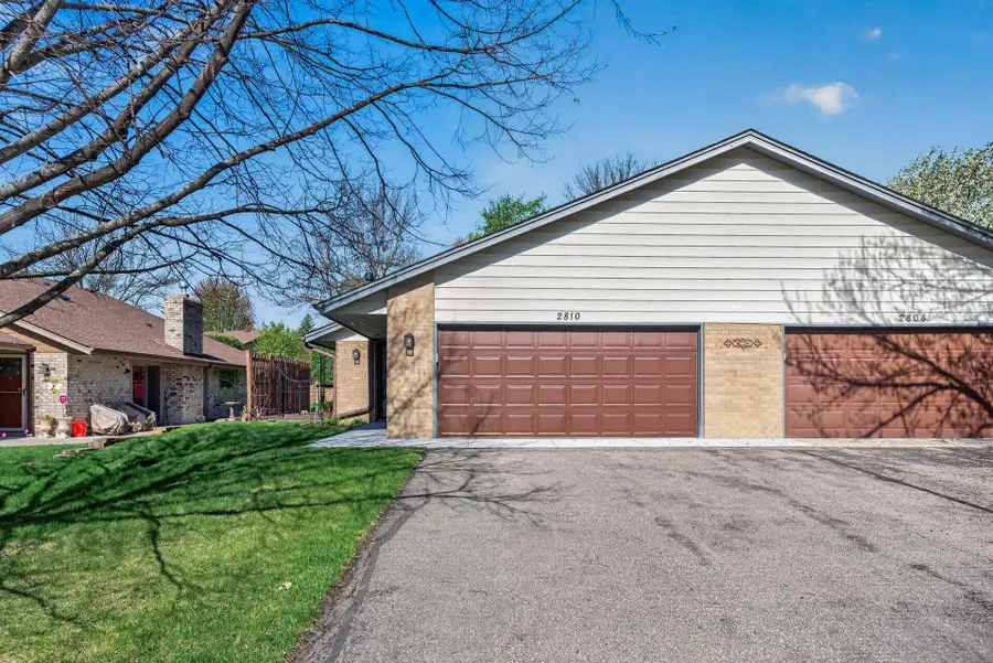 2810 Robinwood Way, Woodbury, MN 55125 - #2