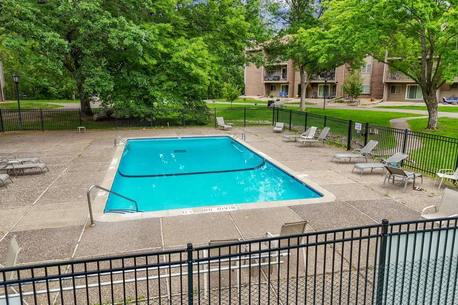 3850 Plymouth Boulevard #223, Plymouth, MN 55446 - #3