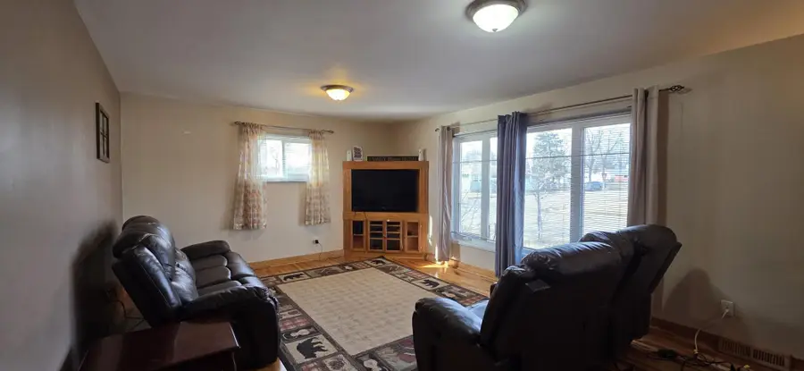555 10th Avenue Sw, Valley City, ND 58072 - #2