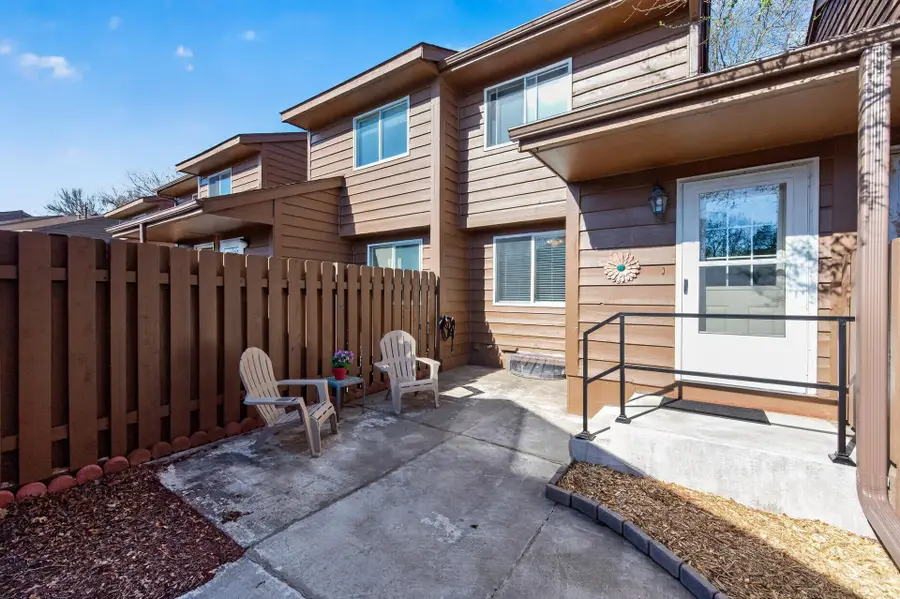 2457 Crestwood Drive, North Saint Paul, MN 55109 - #2