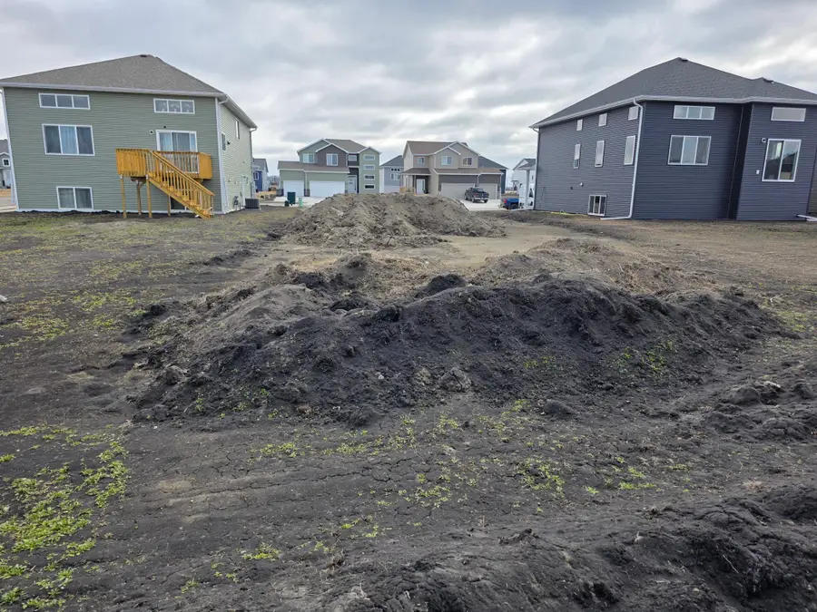 2410 36th Avenue S, Moorhead, MN 56560 - #2