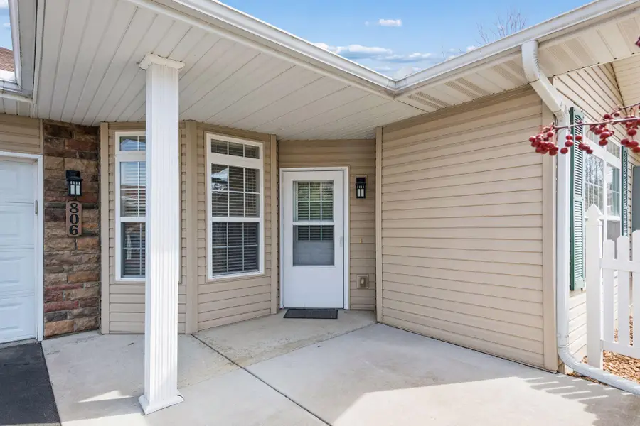 806 Roundhouse Street, Shakopee, MN 55379 - #3