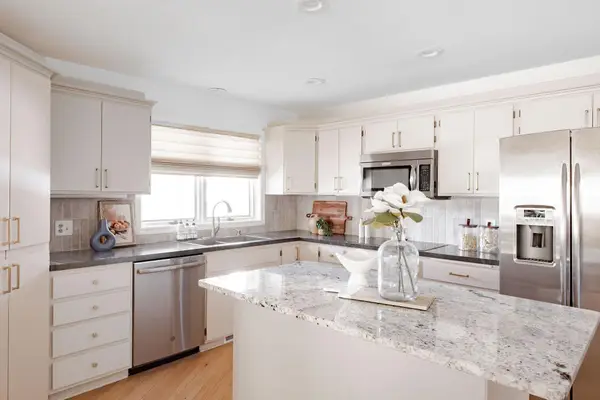 1148 Hollybrook Drive, Wayzata, MN 55391