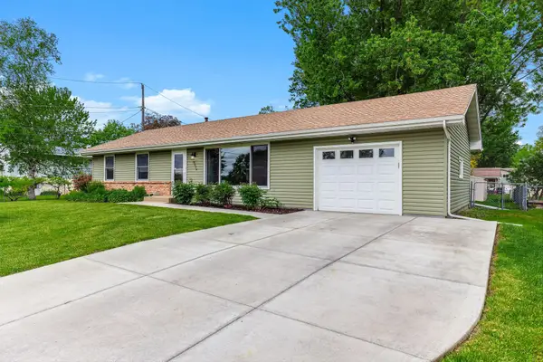 9324 30th Avenue N, Minneapolis, MN 55427