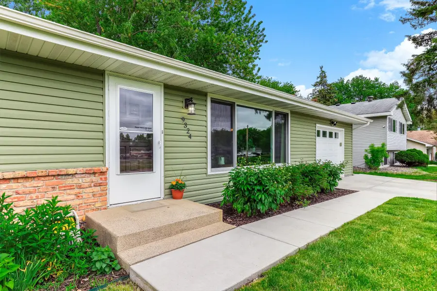 9324 30th Avenue N, Minneapolis, MN 55427 - #2