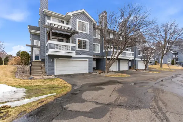 15665 24th Avenue N #E, Plymouth, MN 55447