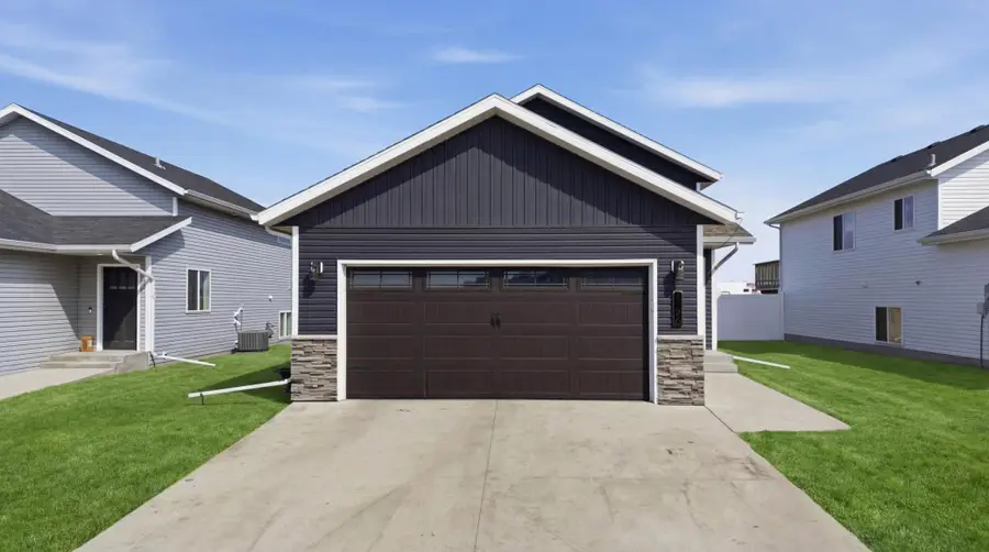 1126 Highland Lane W, West Fargo, ND 58078 - #2