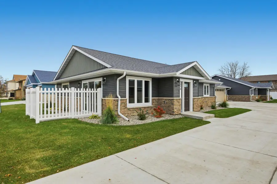 2330 30 Avenue S, Fargo, ND 58104 - #2