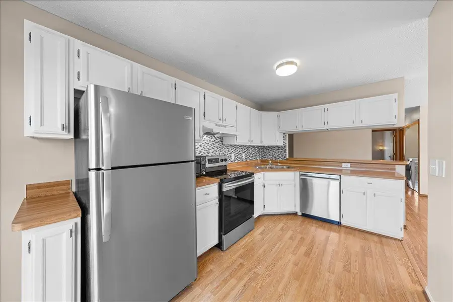 1604 Helmo Avenue N, Oakdale, MN 55128 - #3