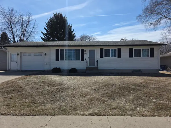 2713 4th Avenue S, Moorhead, MN 56560