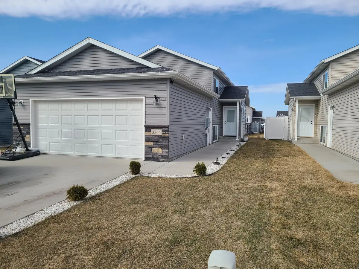 3365 Maple Leaf Loop S, Fargo, ND 58104 - #1
