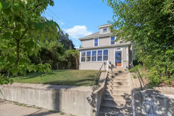 389 Fairview Avenue N, Saint Paul, MN 55104