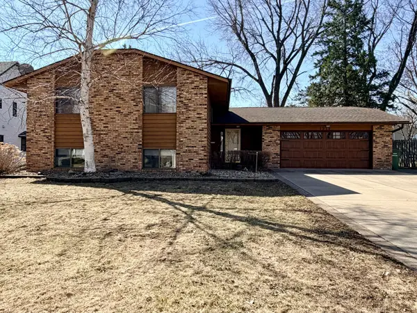 1919 Driftwood Avenue, Worthington, MN 56187