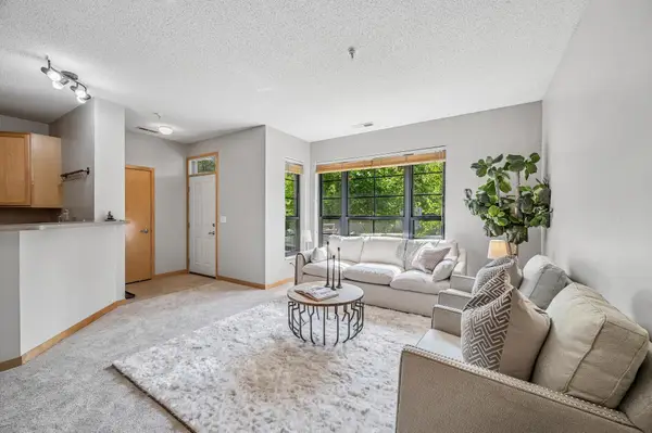 820 Emerald Street #110, Saint Paul, MN 55114