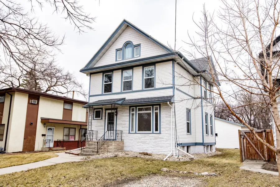 904 10th Street S, Fargo, ND 58103 - #3