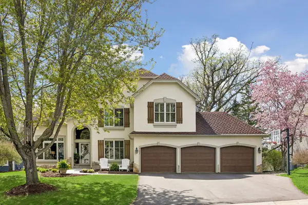 7492 Bent Bow Trail, Chanhassen, MN 55317