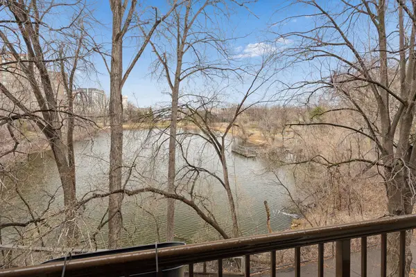 4820 Park Commons Drive #221, Minneapolis, MN 55416