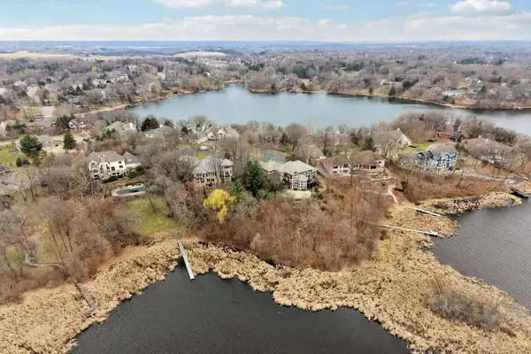 15330 Masons Pointe, Eden Prairie, MN 55347