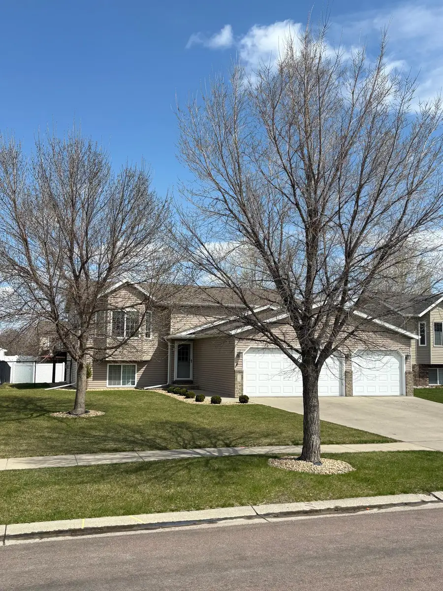 4357 46th Avenue S, Fargo, ND 58104 - #2