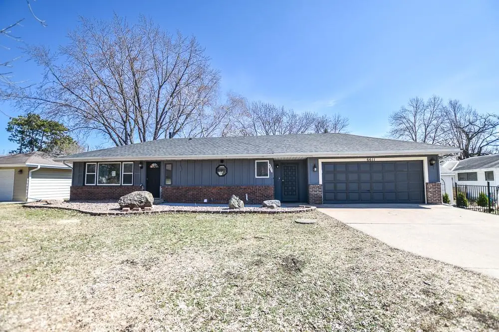 6611 Mckinley Street Ne, Fridley, MN 55432 - #1