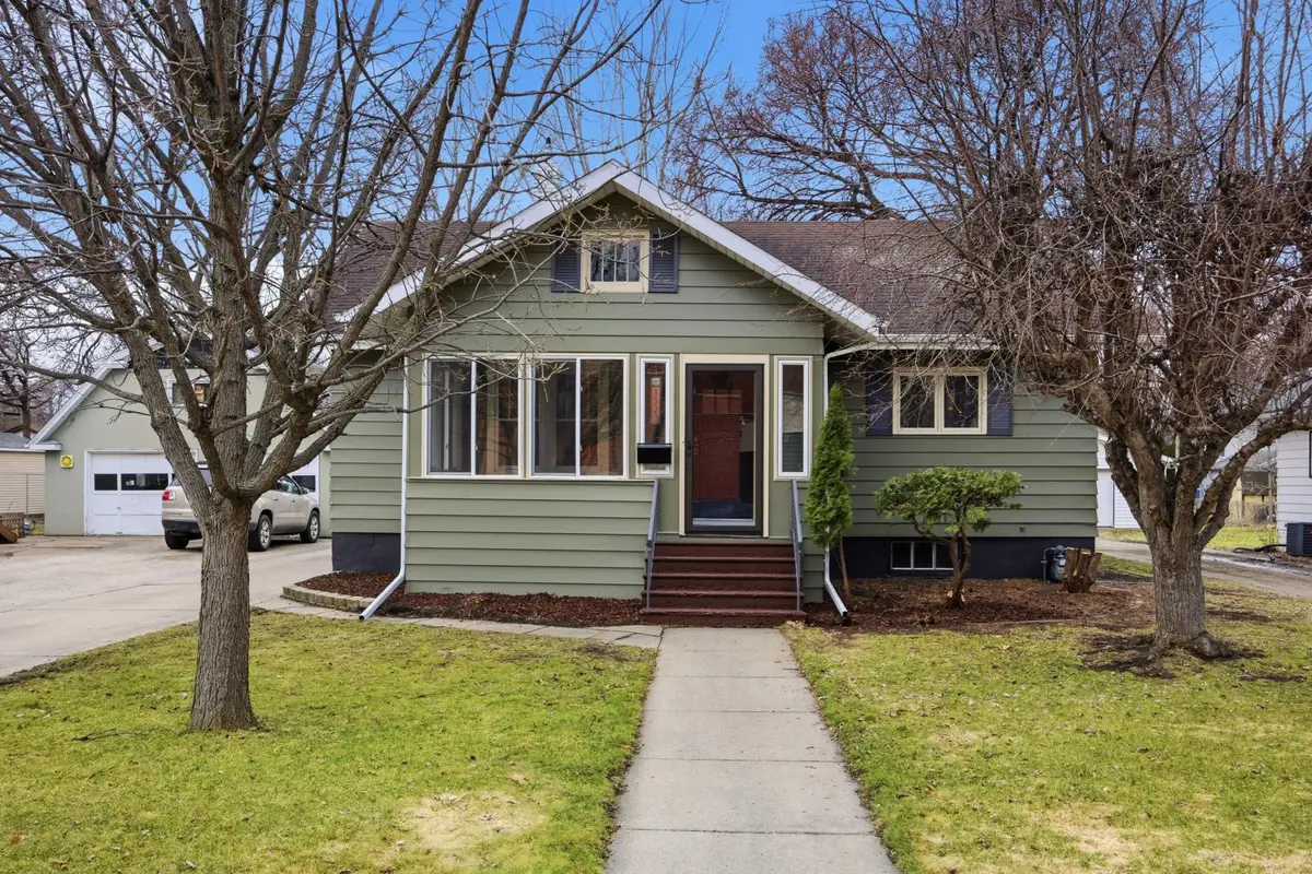 1322 9th Avenue S, Fargo, ND 58103 - #1