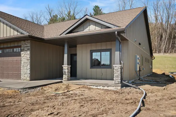 1060 Legend Lane, River Falls, WI 54022
