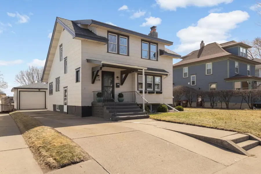 228 5th Avenue N, South Saint Paul, MN 55075 - #2