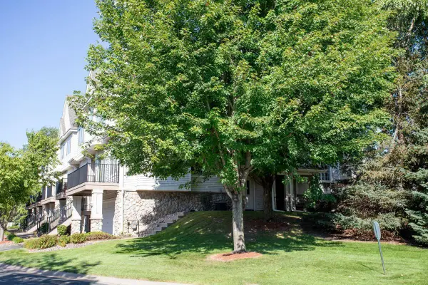 2310 Eagle Trace Lane, Saint Paul, MN 55129