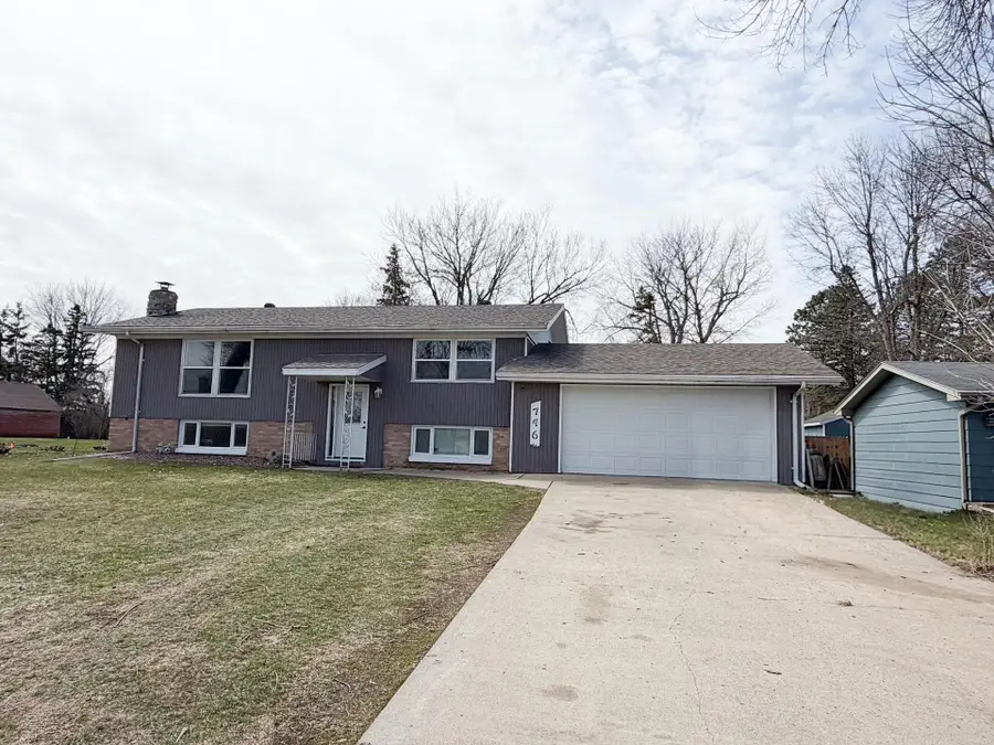 746 W Shore Drive, Worthington, MN 56187 - #2