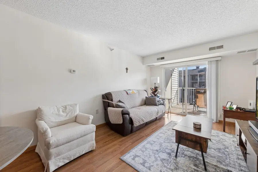 1590 Parkwood Drive #207, Woodbury, MN 55125 - #3