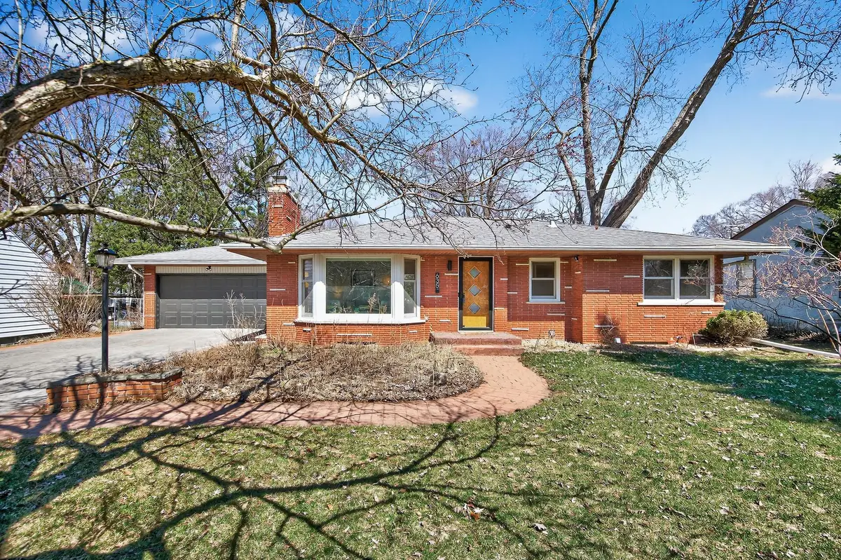 635 Shryer Avenue W, Saint Paul, MN 55113 - #1