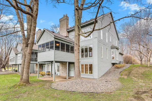 101 Wildwood Bay Drive, Mahtomedi, MN 55115