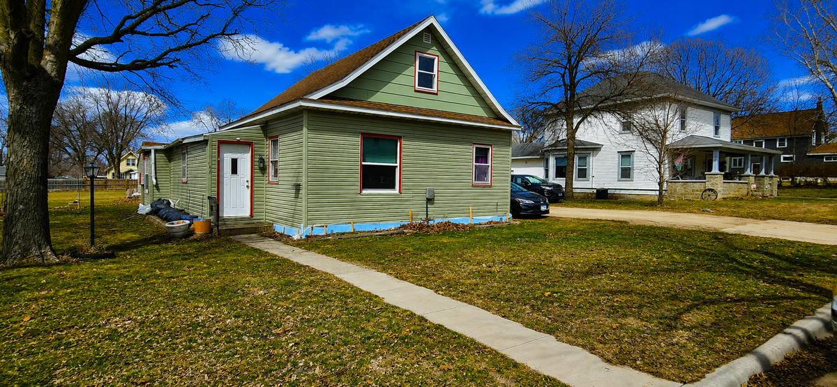 131 E Schlieman Avenue, Appleton, MN 56208 - #1