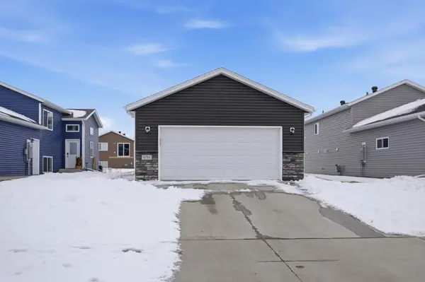 6718 69th Avenue S, Horace, ND 58047
