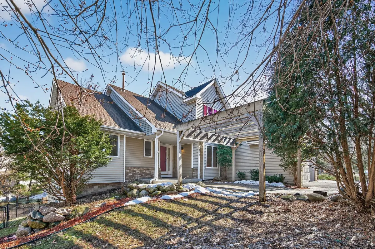 2970 Western Avenue N, Saint Paul, MN 55113 - #1