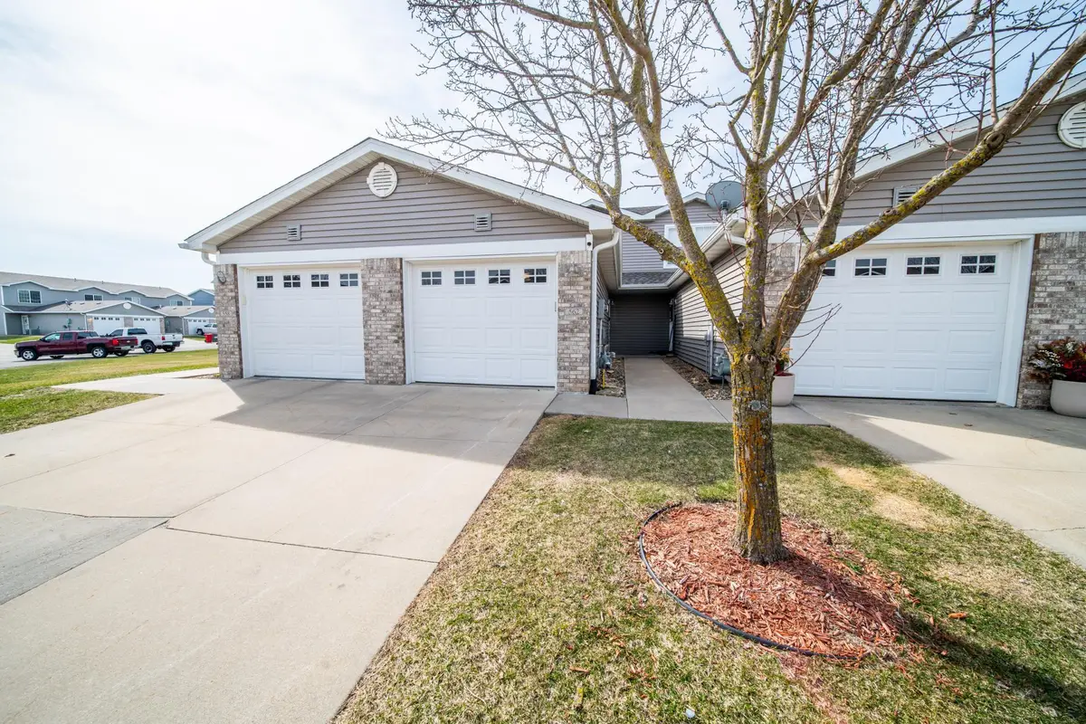 562 Pointe Ct Sw, Rochester, MN 55902 - #1