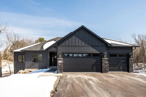 3916 Mcmenemy Street, Vadnais Heights, MN 55127